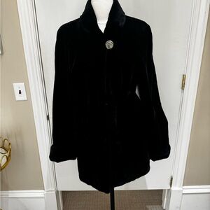 Genuine Black Sheared Mink: handmade in Italy. New with tags. Size medium